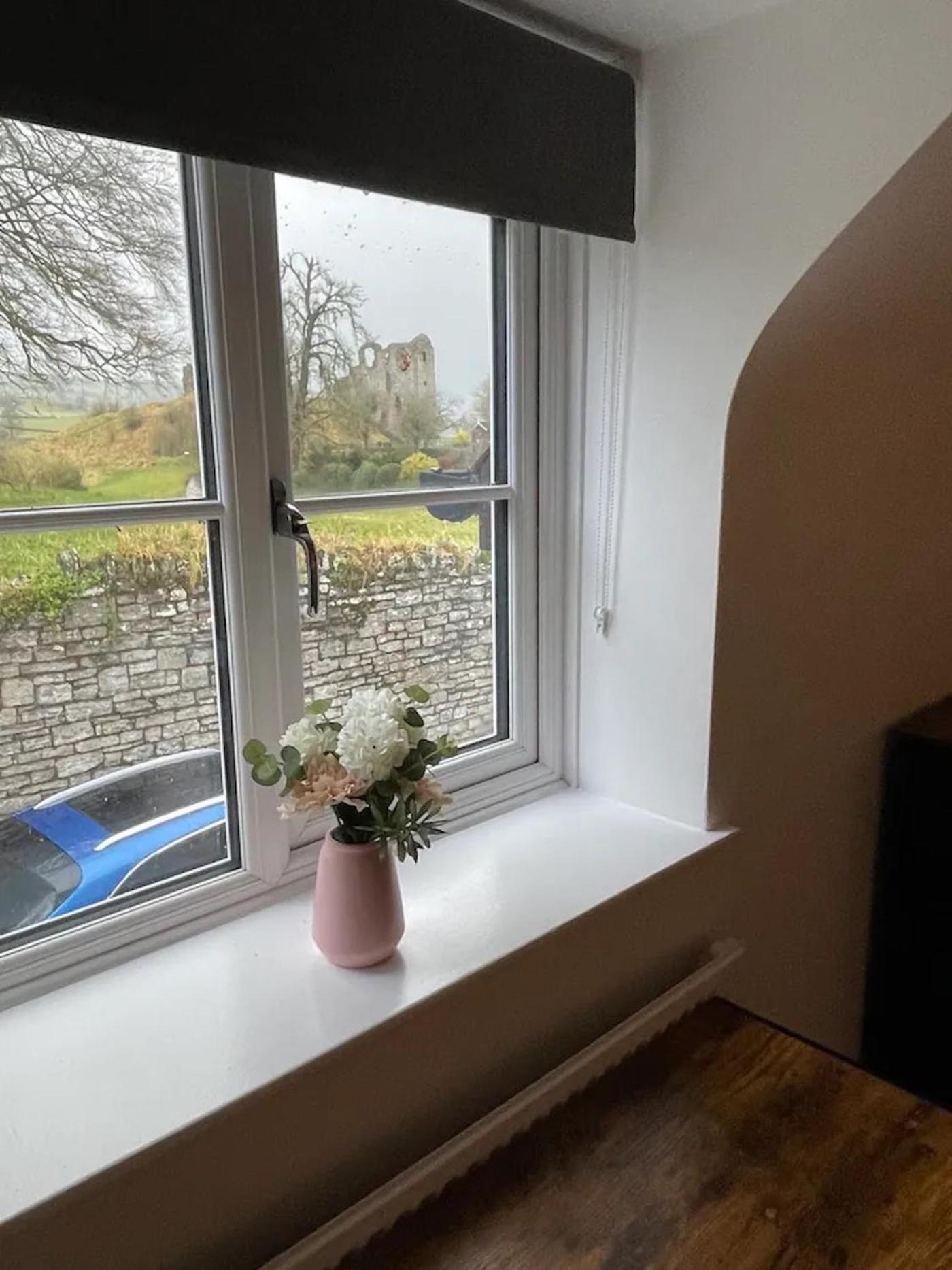Beech Cottage With Clun Castle View Extérieur photo